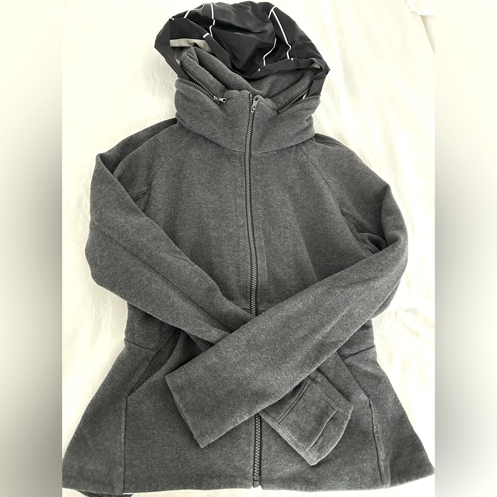 Lululemon sweatshirt *read description*